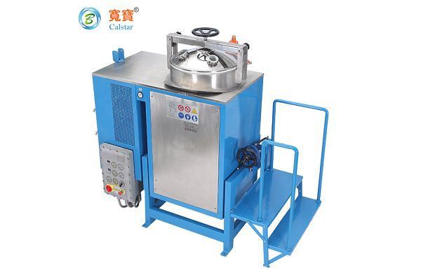 Miten liuottimien talteenottolaite palauttaa sekoitetut liuottimet?